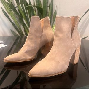 STEVE MADDEN | tan cream suede ankle booties size 7.5